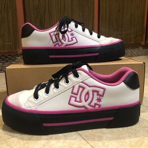 DC Women’s Platform Chelsea Sneakers! NWT! Size 7.5